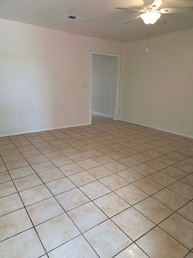 Foto del edificio - 2 bed Duplex Unit in NE Pensacola off N Davis Highway