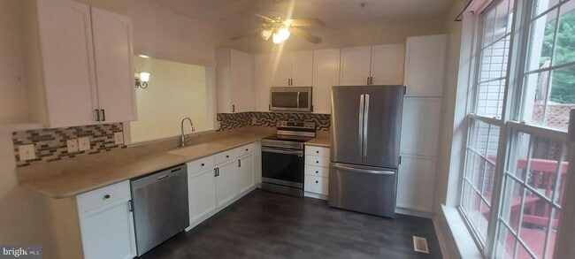 Building Photo - 7140 Ladd Cir
