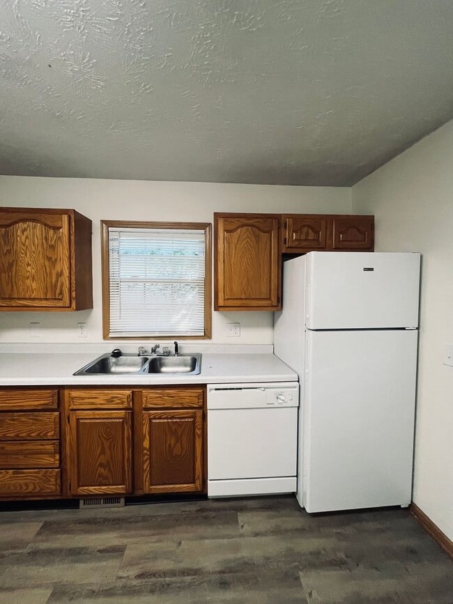 Photo - Spacious 2 Bedroom House - Great Location