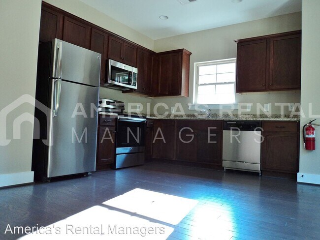 Building Photo - 4 br, 2 bath House - 106 Falling Waters Lane