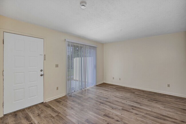 Foto del edificio - Charming 2-Bedroom Apartment for Rent – Great Location in Ocala! Deposit-Free Move-In Available t...