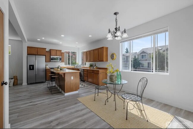 Building Photo - 4 Bed + Bonus Room, 2.5 Bath Home in Coyote Ridge w/ Park Access & Garage!