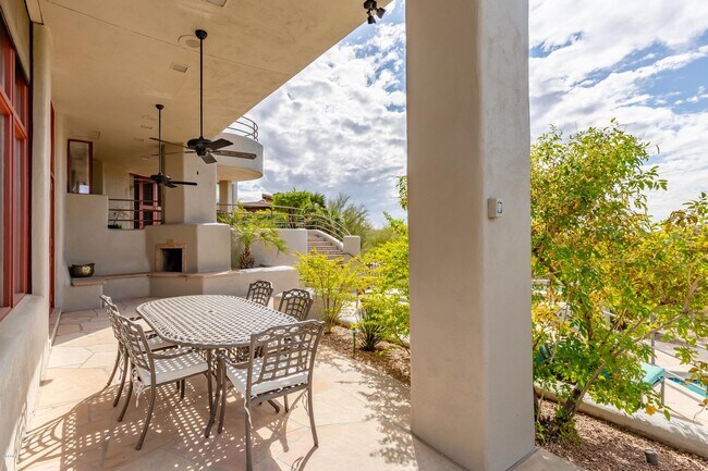 Foto del edificio - 7421 N Las Brisas Ln