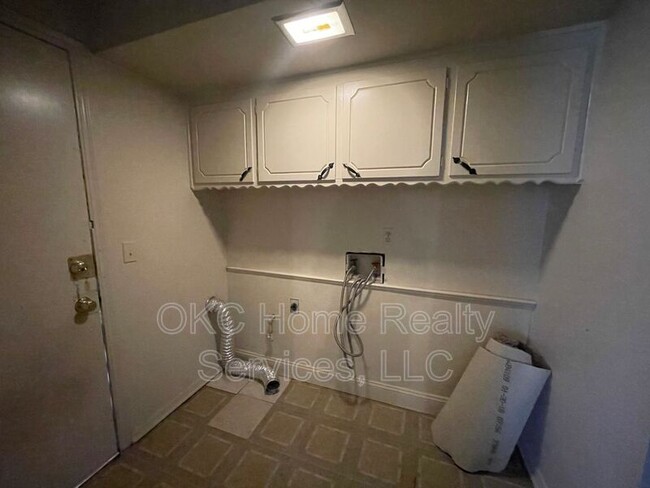 Foto del edificio - 9517 Essex Ct