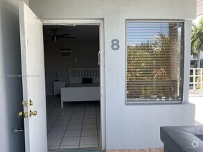 Building Photo - 90 Isle of Venice Dr