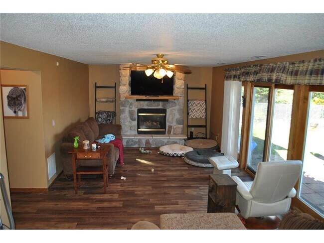 Building Photo - 302 Sunrise Dr