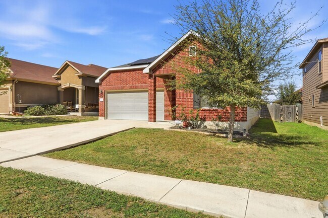 Photo - Single-Story Solar-Powered Home Near Braunig Lake – Comfortable & Convenient!