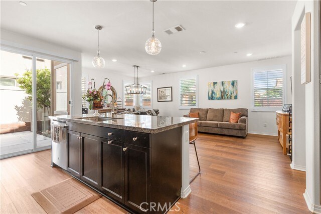 Foto del edificio - 8653 Bay Laurel St