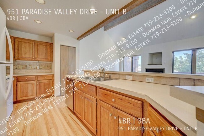 Building Photo - Paradise Valley Duplex with Fenced backyard