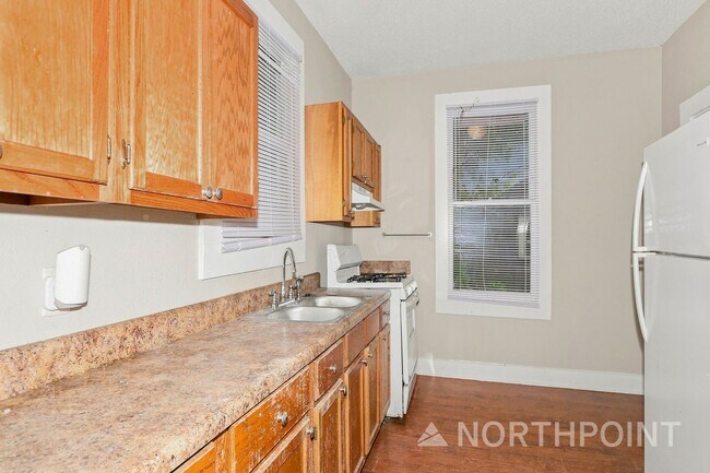 Building Photo - 1931 Manila Ave