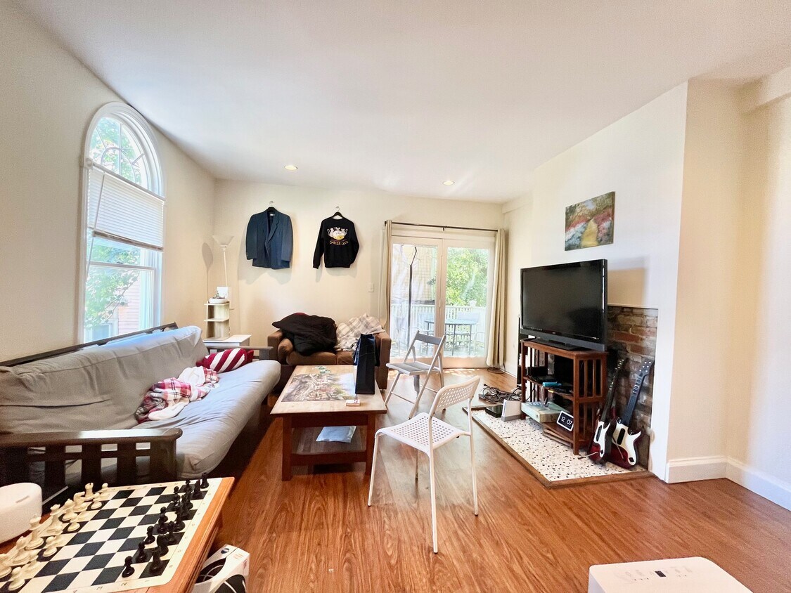 Foto principal - 774 Parker St
