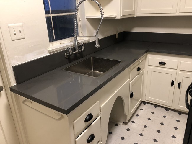 Kitchen - 2515 Ocean Park Blvd
