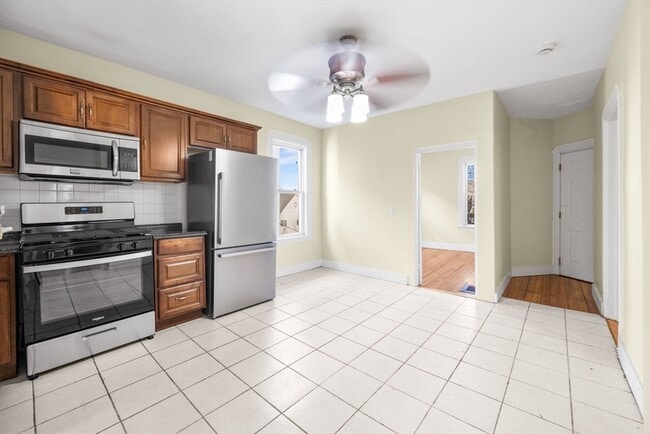 Building Photo - 427 Ferry St