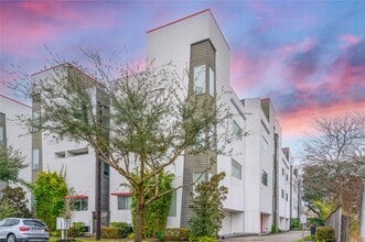 Building Photo - 1141 W 18th St