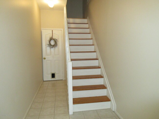 Building Photo - 255 Shore Dr