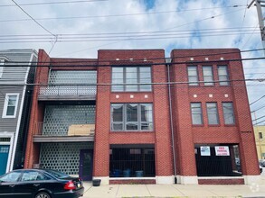 Building Photo - 104 S 24th St
