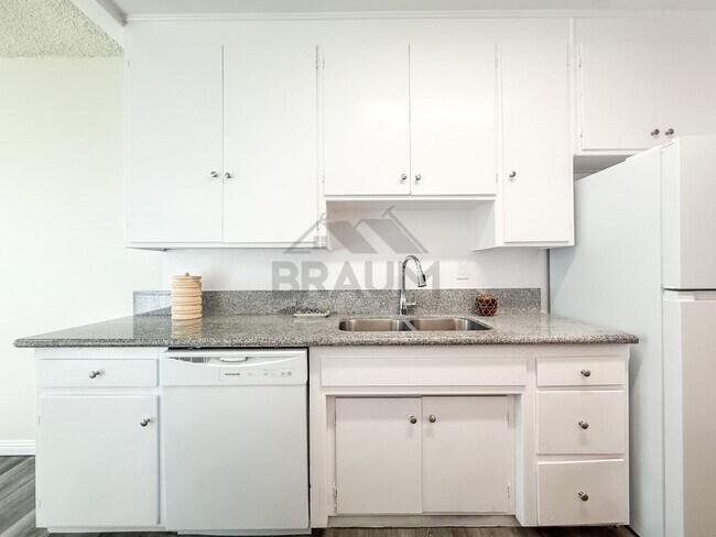 Foto del edificio - 6039 Whitsett Ave