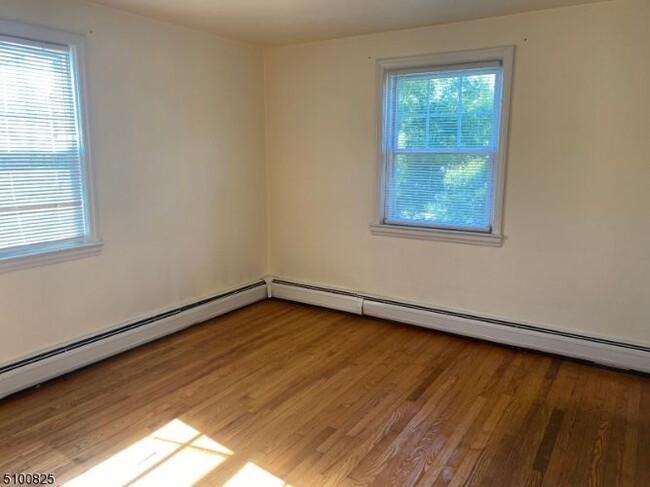 Building Photo - 1453 Morris Ave