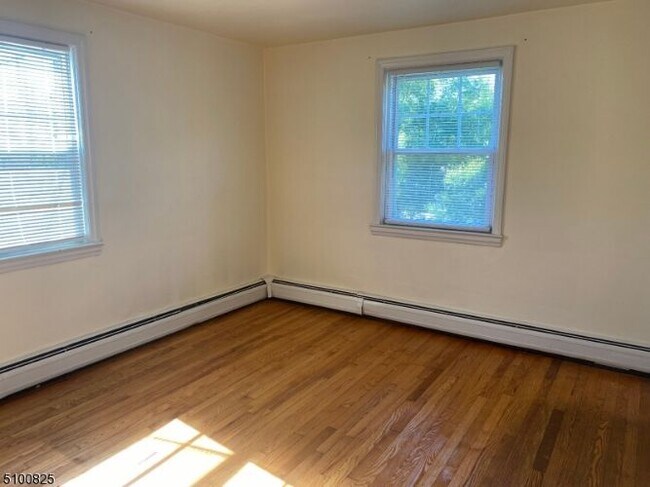 Building Photo - 1453 Morris Ave