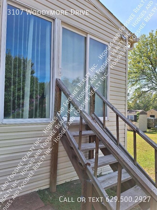 Building Photo - Sunroom in Antioch!