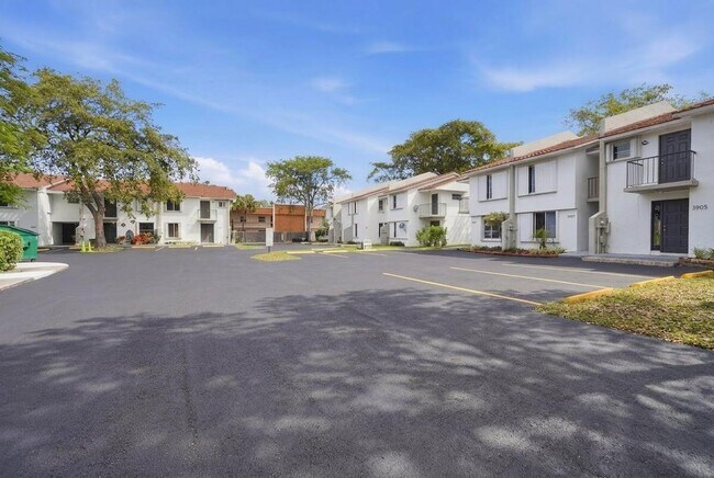 Foto del edificio - 3907 NW 76th Terrace