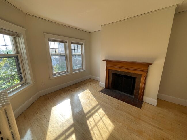 Building Photo - 11 Linnaean St