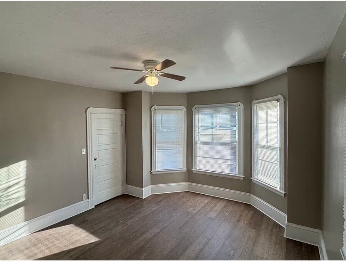 Foto principal - 545 Rivet St