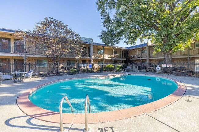 Piscina - SOUTHWOOD APARTMENTS