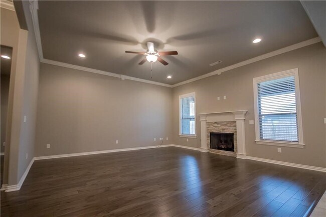 Building Photo - 301 Cisterna Dr