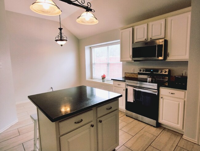 Building Photo - 5802 Edinburg Dr