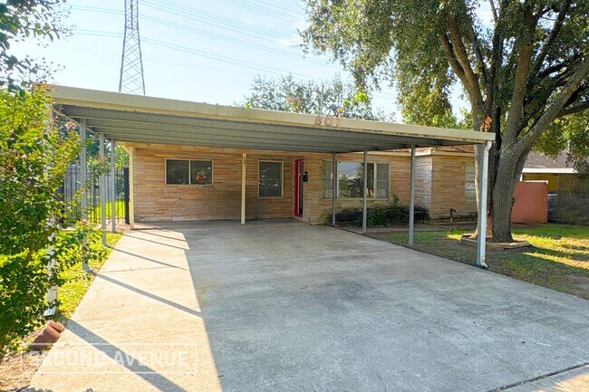 Foto del edificio - 607 Ahrens St