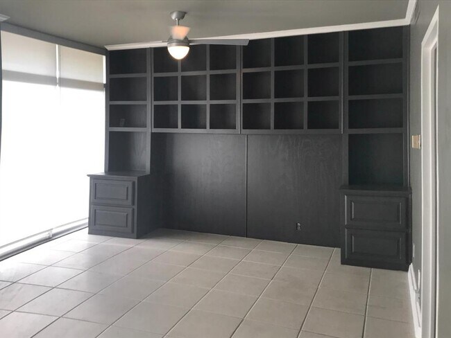 Foto del edificio - 6211 W Northwest Hwy
