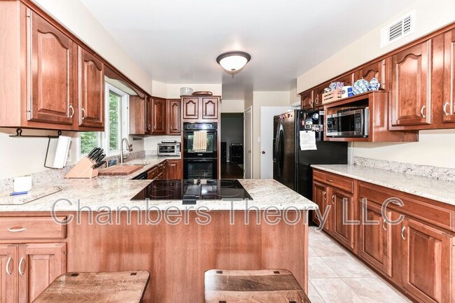 Building Photo - 8504 Shadeway Pl