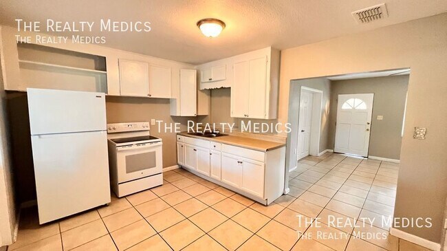 Foto del edificio - BEAUTIFUL  2 BD/1BA Home in Winter Haven!