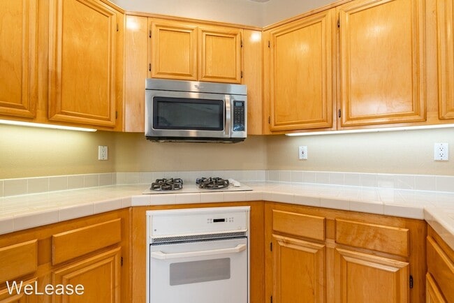 Building Photo - 3 br, 2.5 bath House - 2454 La Costa Avenue