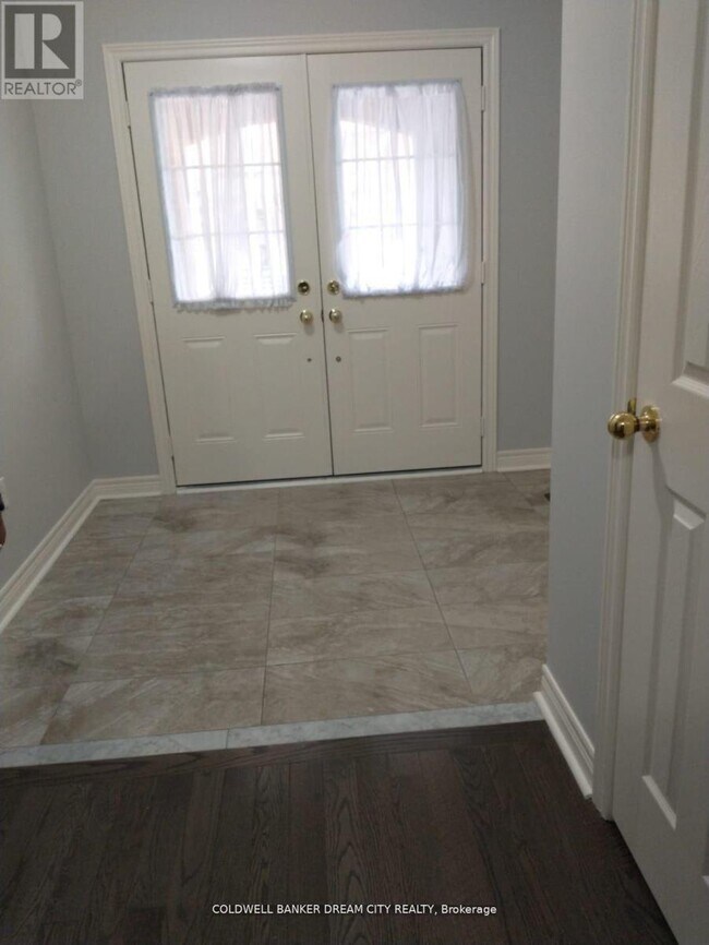 Photo du bâtiment - 451 Cedric Terrace