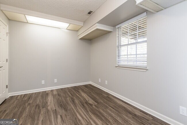 Building Photo - 3360 Tia Trace NW