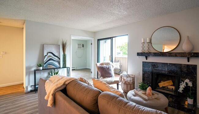 Foto del edificio - Beautiful Updated 2 Bed 1 Bath Condo by Fo...