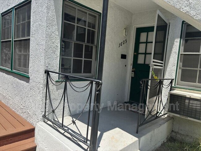 Foto del edificio - 1605 N Verdugo Rd