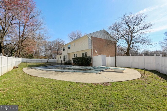 Foto del edificio - 8909 Maxwell Dr