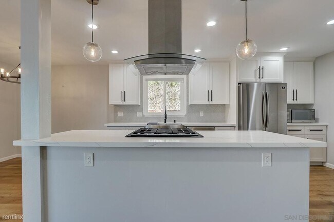 Building Photo - 3 br, 2 bath House - 6466 Bisby Lake Ave