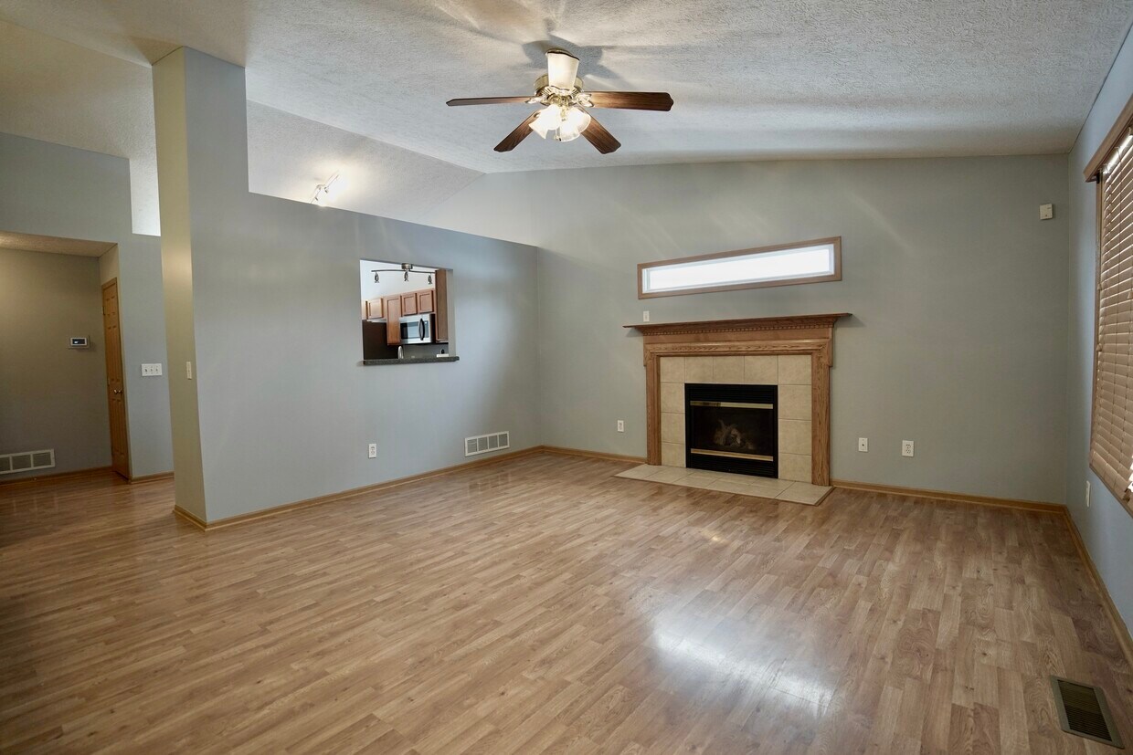 8033 Willow Brook Crossing Dr, Blacklick, OH 43004 House Rental in