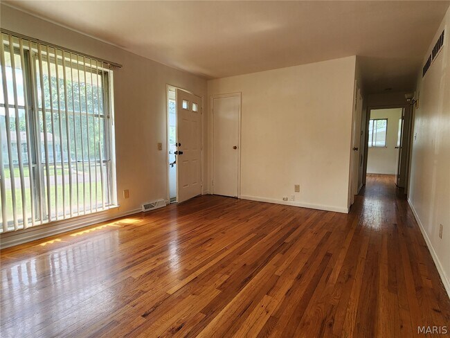 Foto del edificio - 702 Vendome Ln
