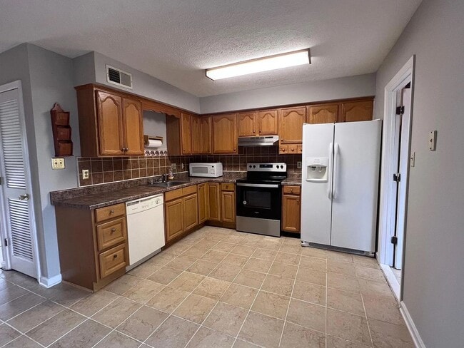 Foto del edificio - 122 Westwood Cir