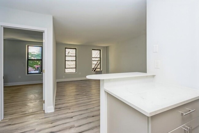 Building Photo - 269 Varick St