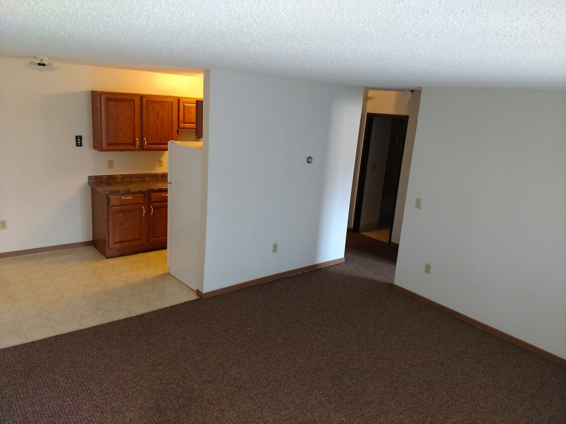 Building Photo - 1303 birch st