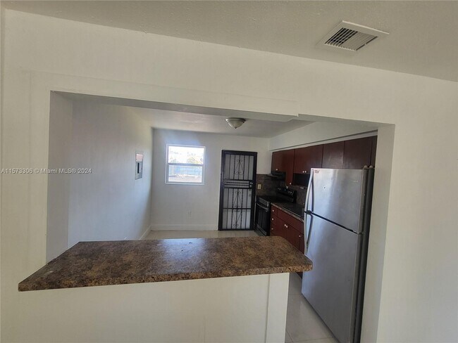 Building Photo - 1102 NW 100th Terrace