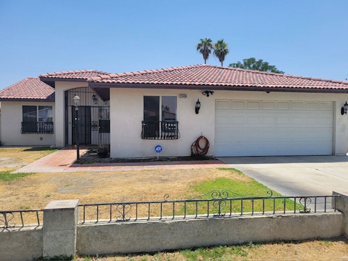 Foto principal - 4 bedroom in Cathedral City