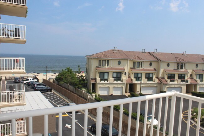 Foto del edificio - 675 Ocean Ave