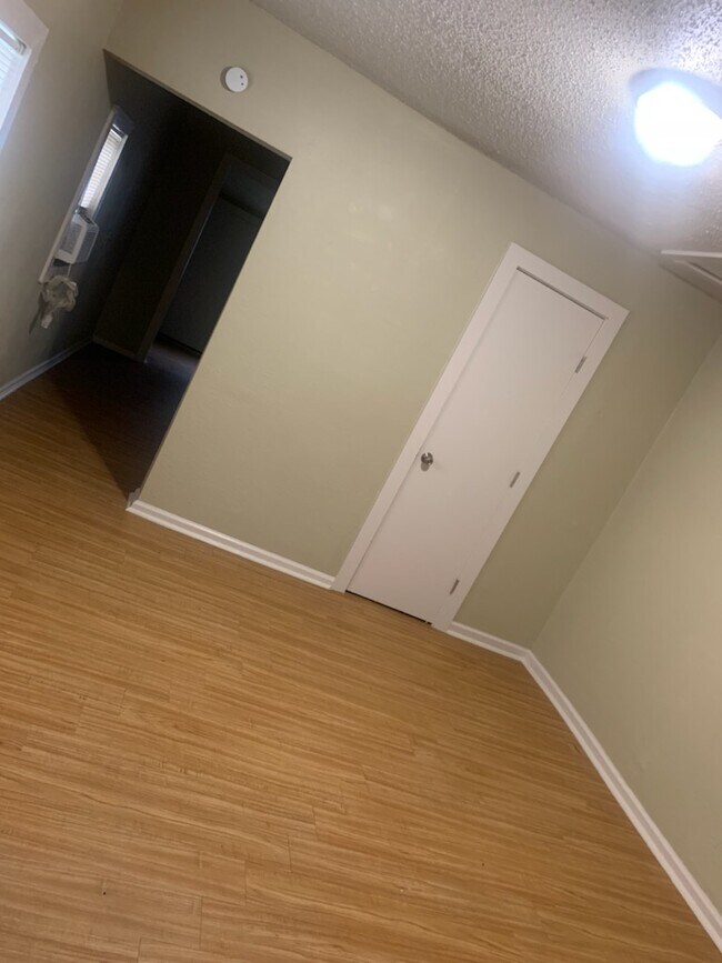 Bedroom - 1620 Caldwell St